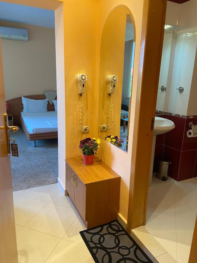 Hotel Tedi Azenograd Kültér fotó
